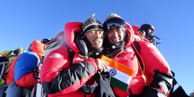 एव्हरेस्ट शिखर सर करणाऱ्या लष्करातील सात महिला अधिकाऱ्यांपैकी एक रिटायर्ड मेजर प्राची गोळे वीएसएम